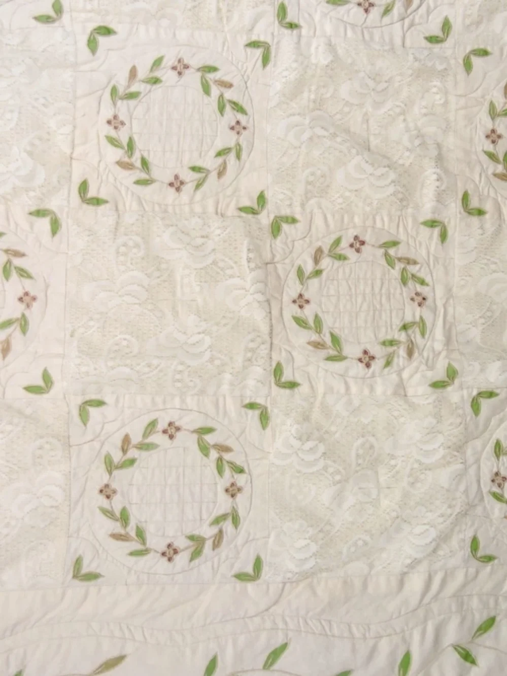 Full/Queen Bed Quilt And Pillow Shams